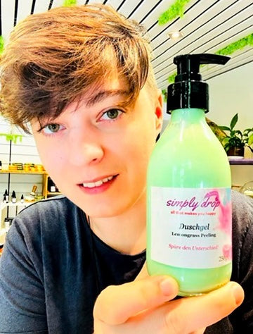 Bianca mit einer simply-drop-Flasche